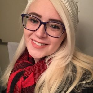 Meet your Posher, Caroline